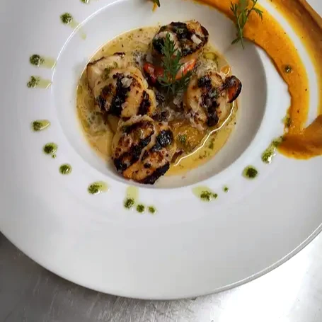 Plat de la carte d'automne du restaurant Le Preti, dressé en cuisine