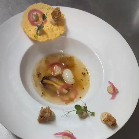 Plat de la carte d'automne du restaurant Le Preti, dressé en cuisine